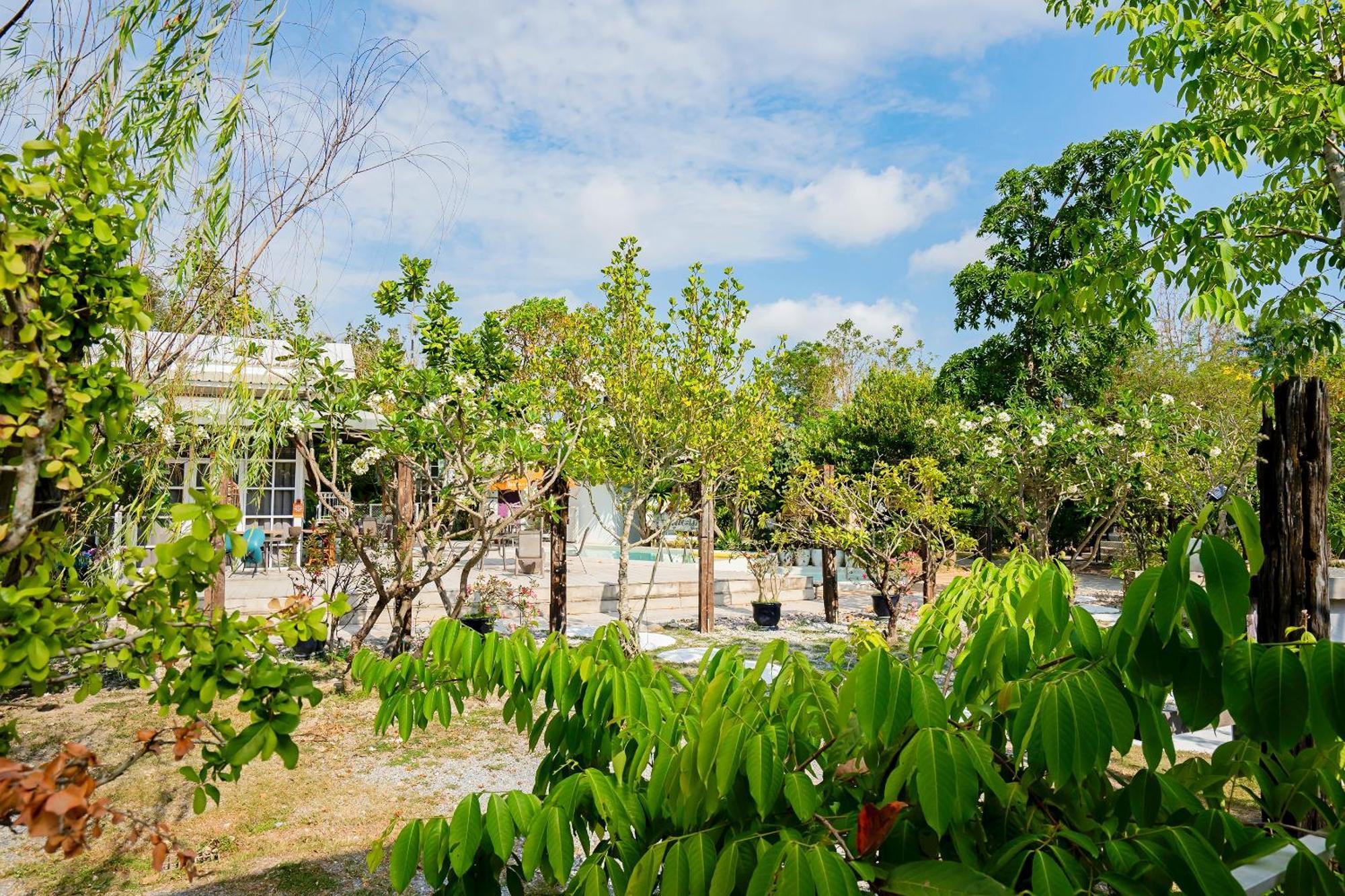 Utapao Sattahip Rayong Resort Ban Nong Srah Exterior foto